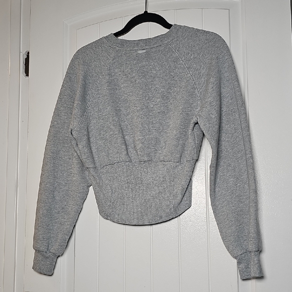 VS M Gray Cropped Sweatshirt - Picture 13 of 13